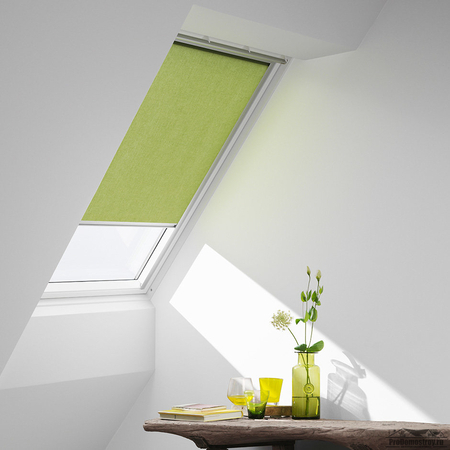 Мансардные рулонные шторы зеленые
