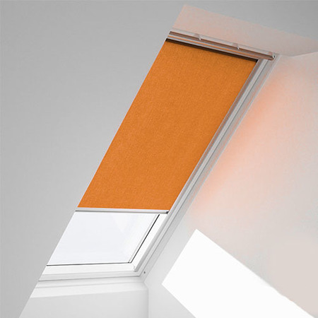 Мансардные рулонные шторы оранжевые