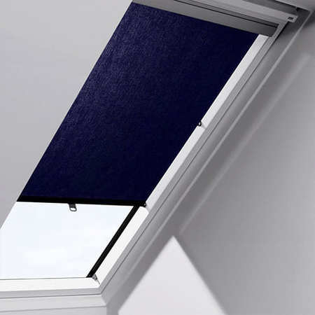 Мансардные рулонные шторы Блекаут